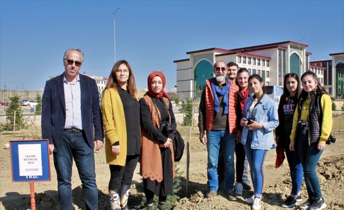 Bayburt Üniversitesi Baberti Külliyesinde fidan dikimi