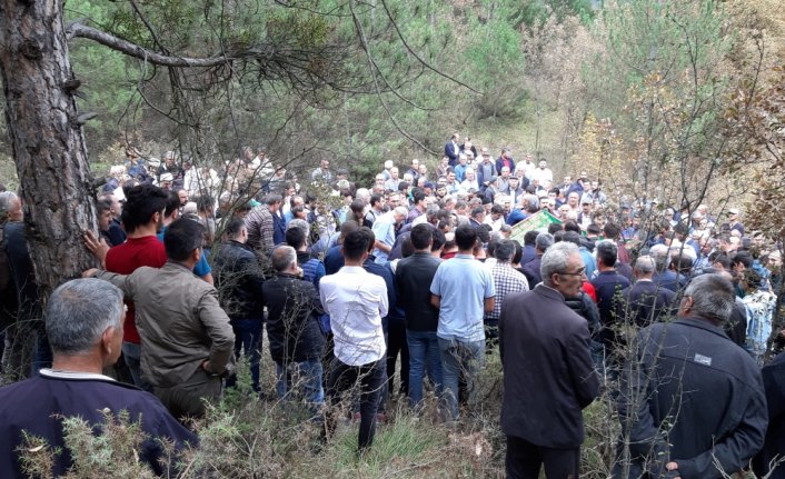 Bolu'da trafik kazasında ölen 3 kişi toprağa verildi
