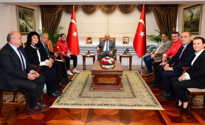 Busenaz Sürmeneli'den Trabzon Valisi Ustaoğlu'na ziyaret