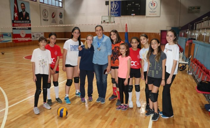 Dünya ikinciliğini Mehmetçik'e armağan etti