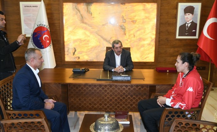 Dünya ikincisi boksörden Başkan Vergili'ye ziyaret