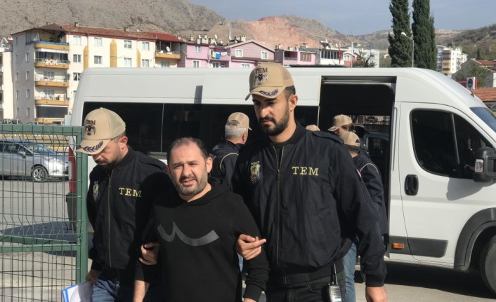 FETÖ şüphelisi kadın dolaptaki gizli bölmede yakalandı