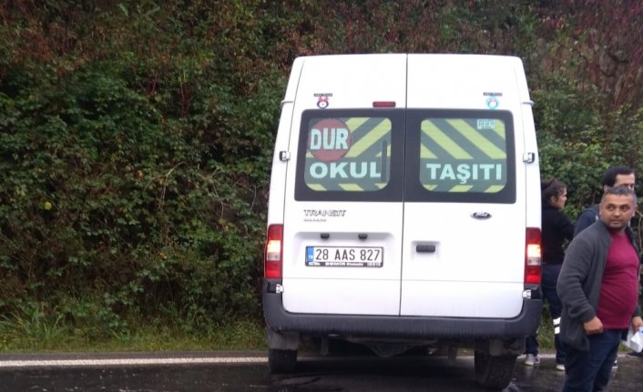 Giresun'da öğrenci servisi duvara çarptı: 10 yaralı