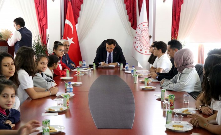 Harçlıklarını Mehmetçik'e bağışladılar