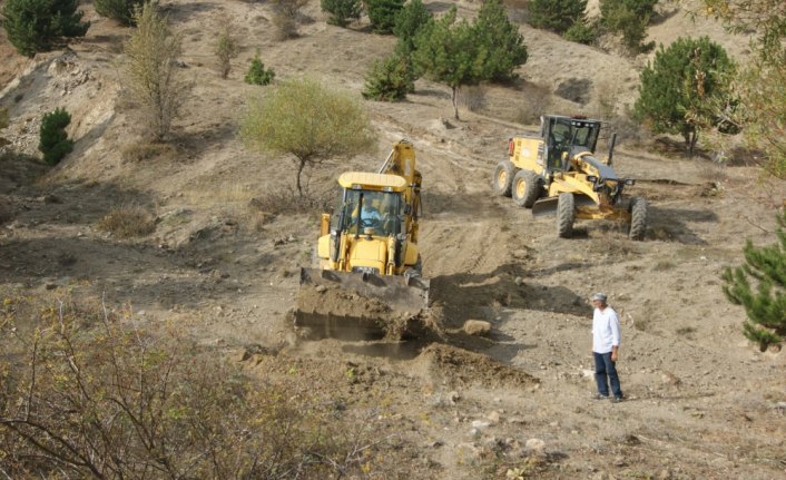 İneği kurtarmak için 5 kilometre yol açtılar