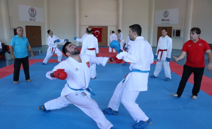 İşitme engelli milli karateciler başarıya odaklandı