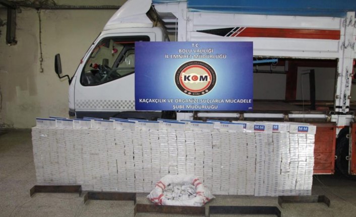 Kamyon kasasındaki zuladan gümrük kaçağı sigara çıktı