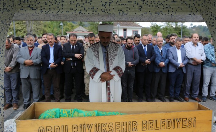 Merdivenden düşerek ölen çocuk toprağa verildi