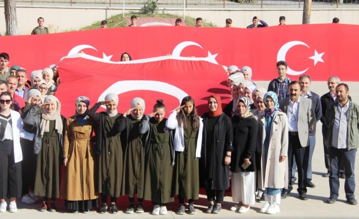 Öğrencilerden Barış Pınarı Harekatı'na destek