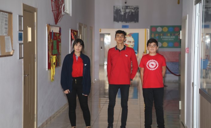 Öğrencilerden Mehmetçik'e destek