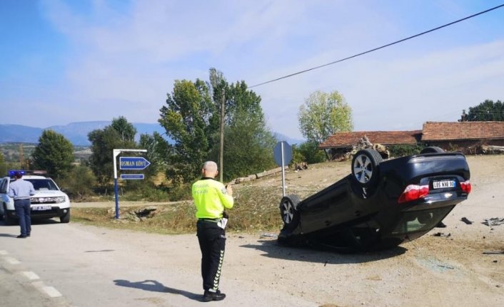 Sinop'ta devrilen otomobilin sürücüsü yaralandı