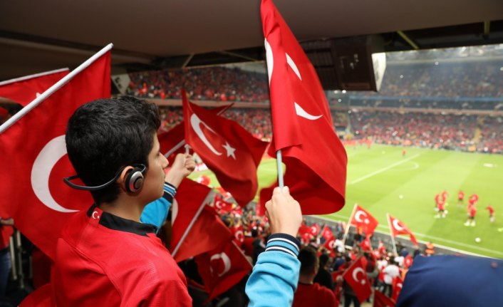Turkcell görme engelli çocuklara milli maç heyecanı yaşattı