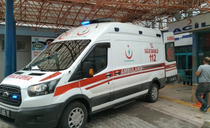 Vezirköprü'de bıçaklı kavga: 1 yaralı