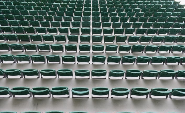 Yapımı devam eden Çotanak Stadı'nın koltukları takılıyor
