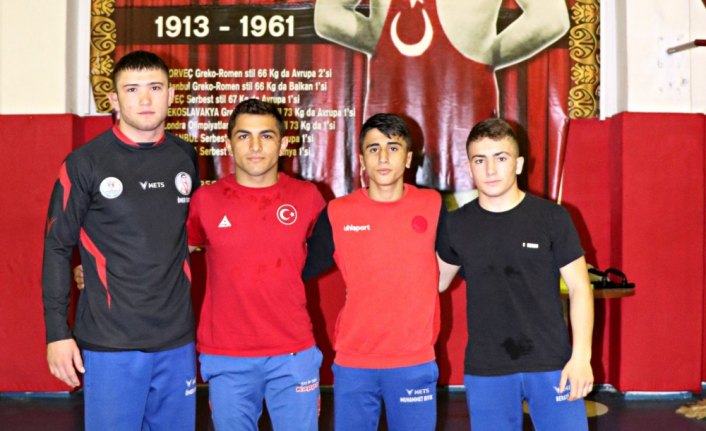 Yaşar Doğu'nun torunlarının sırtı yere gelmiyor