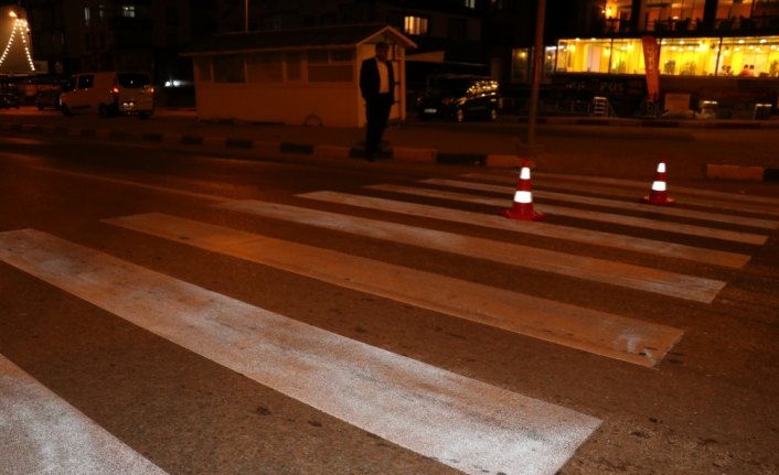 Yaya geçidinde otomobilin çarptığı kişi yaralandı