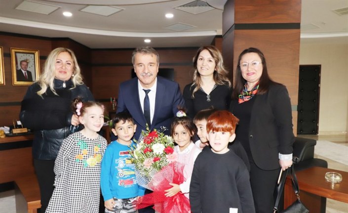 Anaokulu öğrencilerinden Rektör Elmacı'ya ziyaret