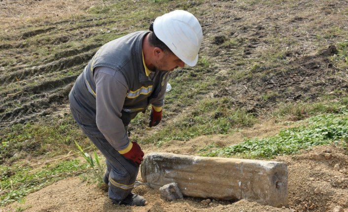 Bartın'da elektrik hattı için yapılan kazıda tarihi sütun bulundu