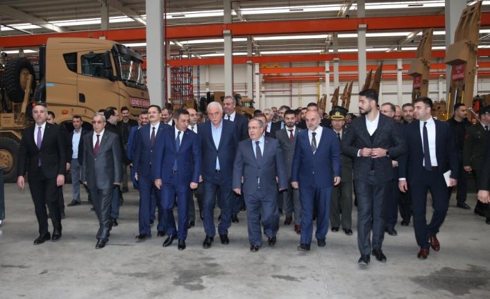 BMC ve Öztreyler 72 tank taşıyıcıyı MSB'ye teslim etti