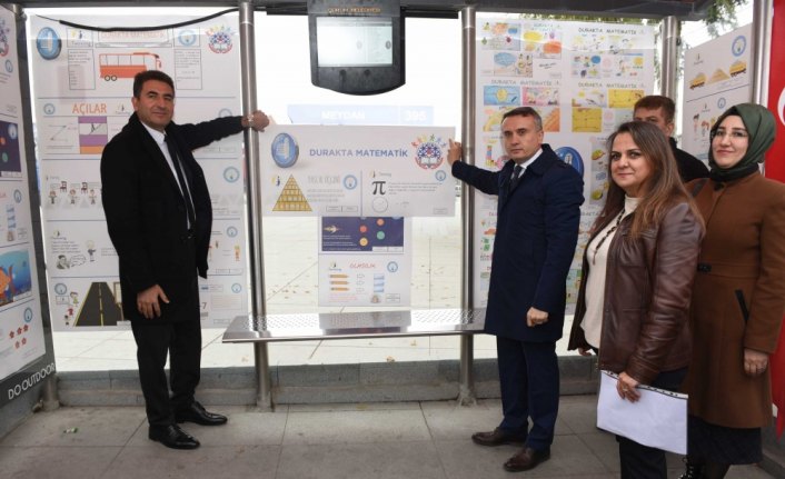 Durakta otobüs beklerken matematik sorusu çözecekler