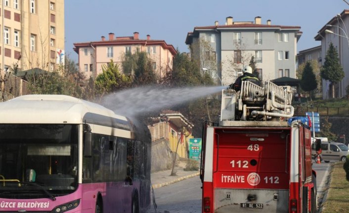 Düzce'de seyir halindeki halk otobüsü yandı