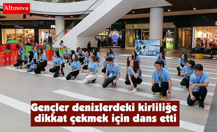 Gençler denizlerdeki kirliliğe dikkat çekmek için dans etti