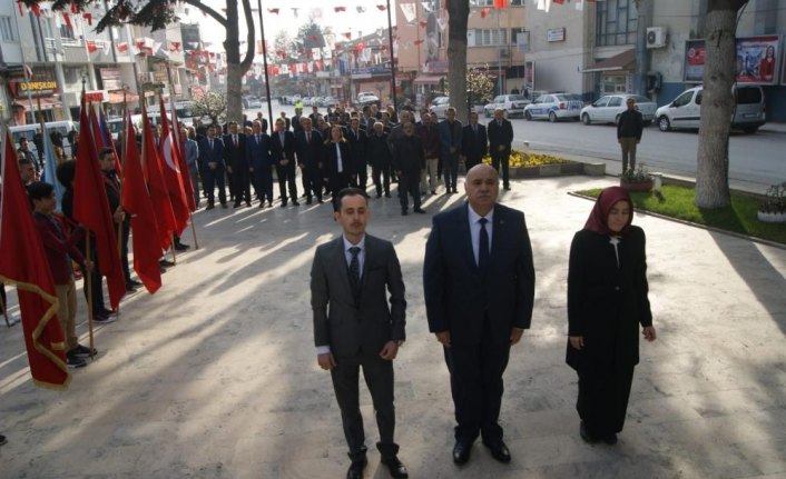Gümüşhacıköy'de 24 Kasım Öğretmenler Günü kutlandı