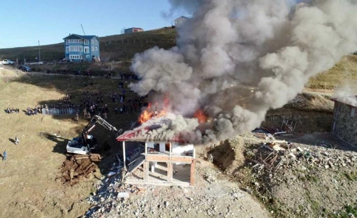 GÜNCELLEME - Trabzon'da yayla ve meralardaki kaçak yapılar yıkılıyor
