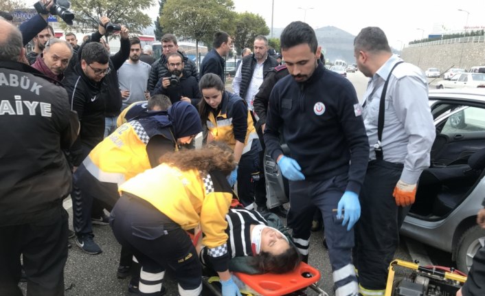 Karabük'te 3 kişinin yaralandığı kaza anı kameraya yansıdı