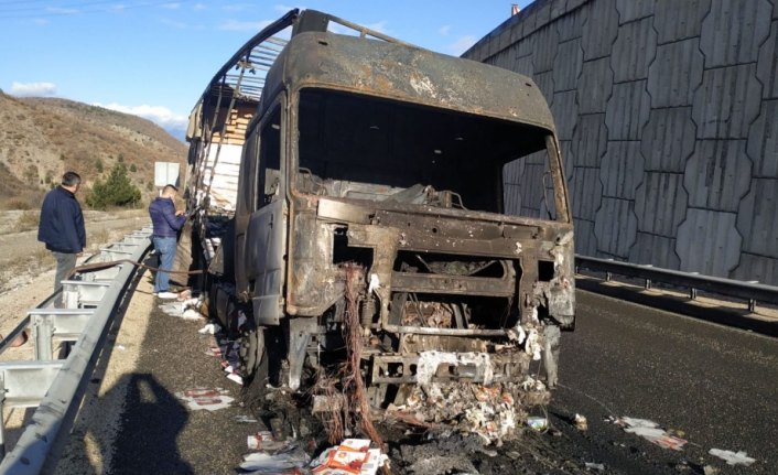 Karabük'te çay paketi yüklü tır yandı