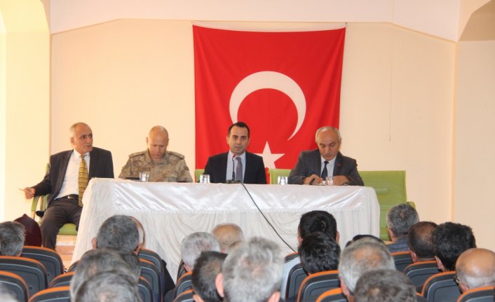 Kaymakam Çelik muhtarlarla buluştu