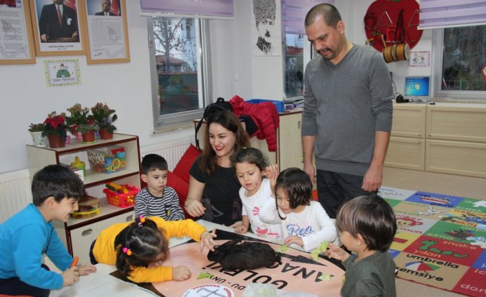 Ordu'da sokakta bulunan tavşanı anaokulu sahiplendi