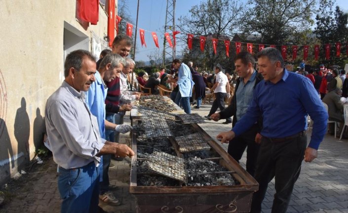 Ordu'daki şenlikte 1,5 ton hamsi tüketildi