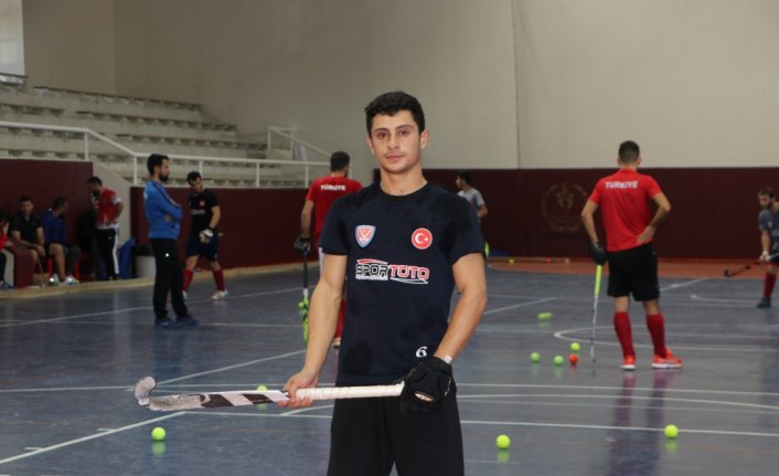 Sanayinin kapısından döndü, milli hokeyci oldu