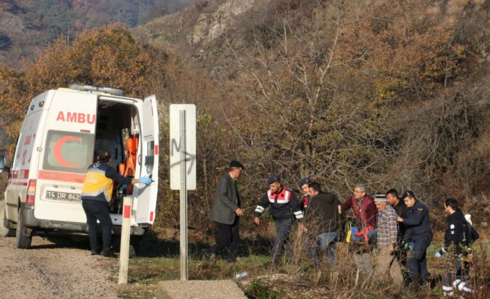 Şarampole devrilen otomobildeki 2 kişi yaralandı
