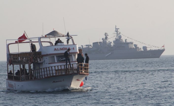 TCG Yavuz gemisi Sinop açıklarına demirledi