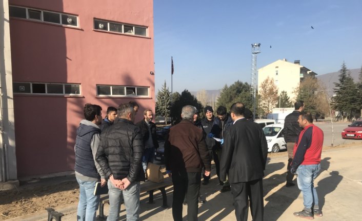 Tokat'ta okul bahçesinde toprağa gömülü iki tabanca bulundu