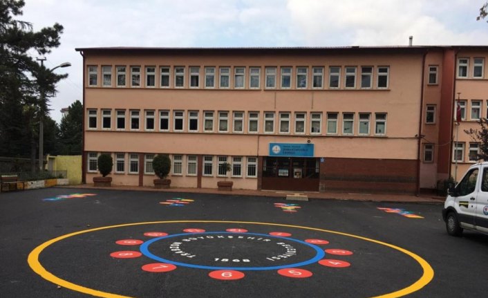 Trabzon'da ilkokulların bahçelerine geleneksel oyun olanları