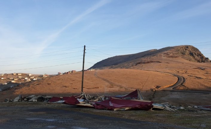 Trabzon'da yaylalardaki 10 kaçak yapı yıkıldı