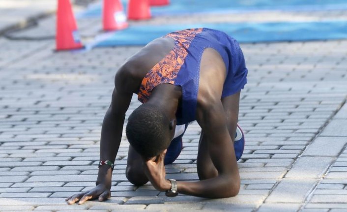 Vodafone 41. İstanbul Maratonu'nu erkeklerde Kenyalı Kibet, parkur rekoru kırarak kazandı