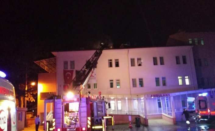 Alaçam Devlet Hastanesi çatısında çıkan yangın söndürüldü