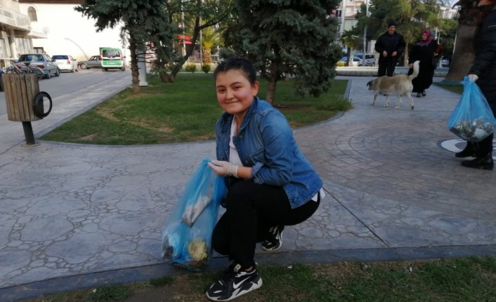 Bafra'da lise öğrencileri çevre temizliği yaptı