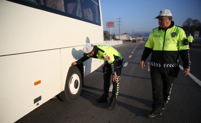 Bolu Dağı'nda zorunlu kış lastiği denetimi yapıldı