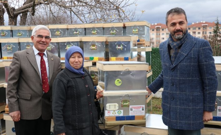 Bolu'da arıcılara kovan desteği verildi