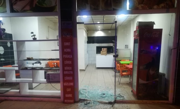 Boşanmak üzere olduğu karısını bıçakladı