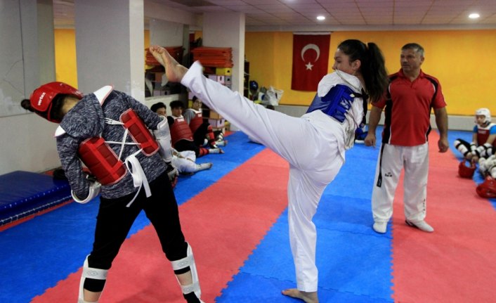 Doğuştan kolları olmayan Nisanur'un hedefi 