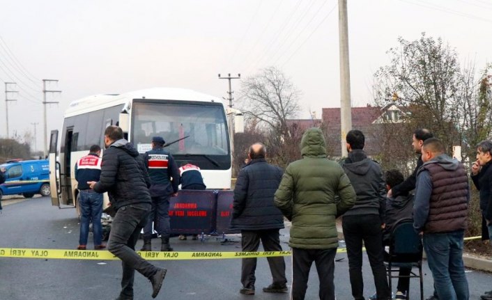 Düzce'de servis midibüsüyle çarpışan motosikletin sürücüsü öldü