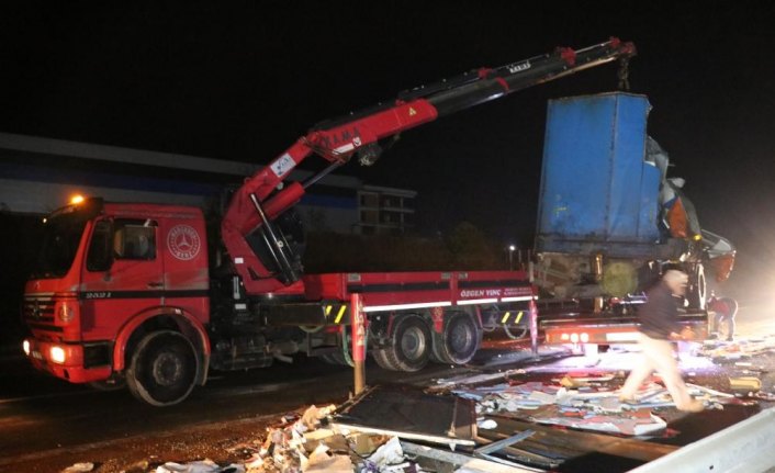 Düzce'de yolcu otobüsü ile kargo tırı çarpıştı: 2 ölü, 23 yaralı