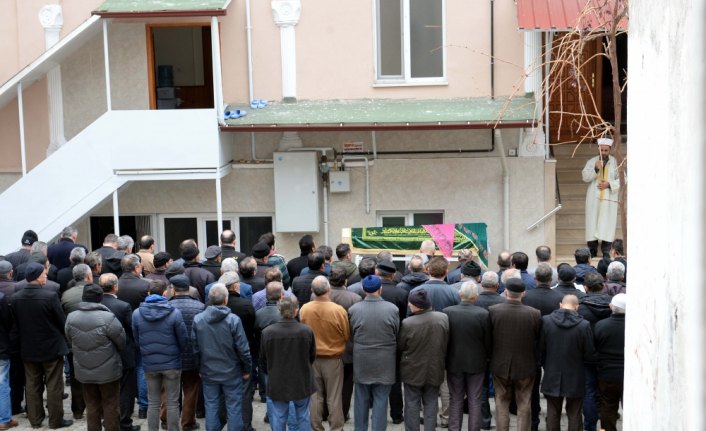 Eşi tarafından darbedilip öldürülen kadının cenazesi Tokat'ta defnedildi