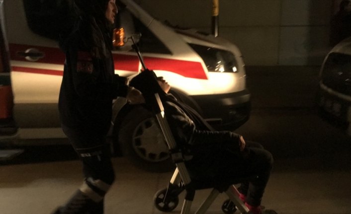 Evde yaktıkları mangalın dumanından etkilenen 4 kişi hastaneye kaldırıldı